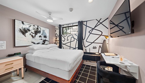 Single Room, 1 Queen Bed
