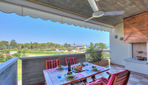 Family Apartment, 1 Bedroom, 2 Bathrooms (VistaLago Green Residence 100m From)