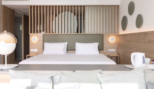 Suite (Partial Sea View)