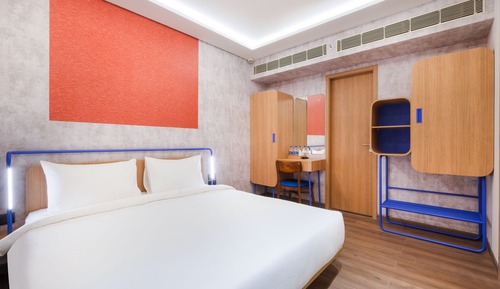 Suite, 1 Queen Bed, City View
