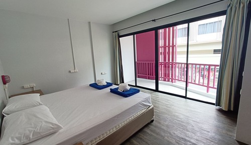 Double Room, 1 King Bed, Non Smoking, Private Bathroom