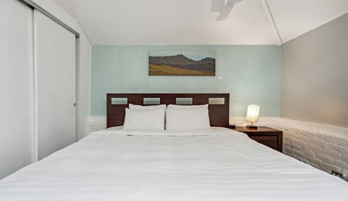 Suite 401