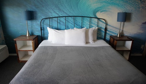 Room 5, 1 King Bed