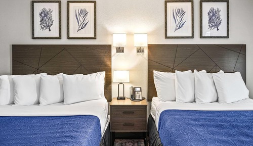 Suite, 2 Queen Beds, Mobility Accessible, Non Smoking (Roll-In Shower)