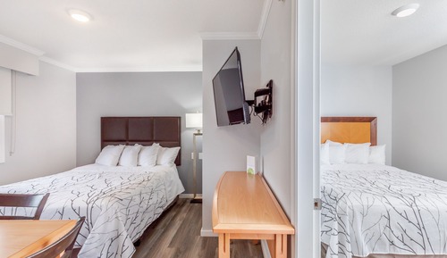 Superior Suite, 2 Queen Beds, Accessible, Courtyard View