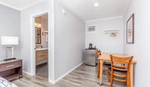 Comfort Single Room, 1 Queen Bed, Accessible, Courtyard View