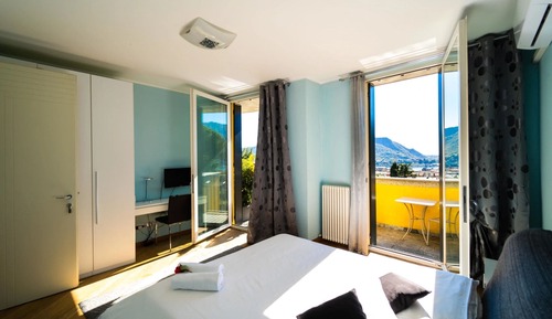 Standard Double Room, Shared Bathroom, Lake View (Camera Elegante)