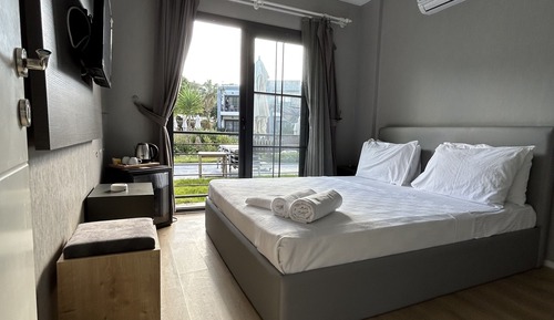 Superior Room, Pool View