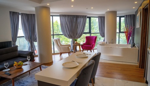 Elite Suite