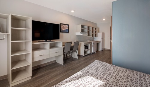 Queen Suite with Sofa Accessible