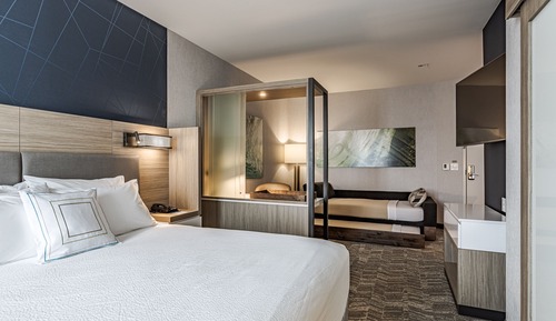 Suite, 1 King Bed (Hearing Accessible)