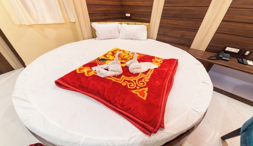 Honeymoon Room, 1 King Bed, Lake View