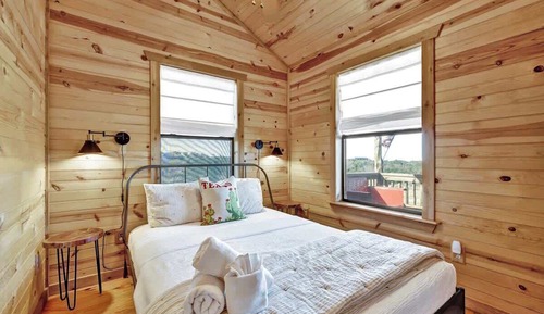 Cabin, 2 Queen Beds, Hot Tub (3167 Keese Rd)