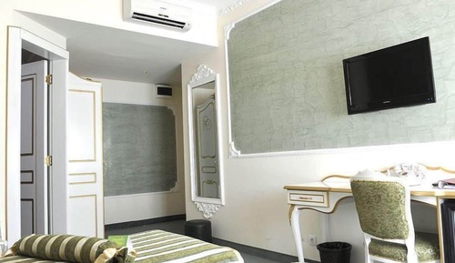 Junior Studio Suite