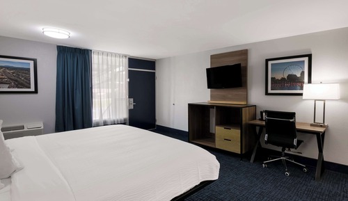 Standard Room, 1 King Bed, Non Smoking, Kitchenette (Walk-in Shower)