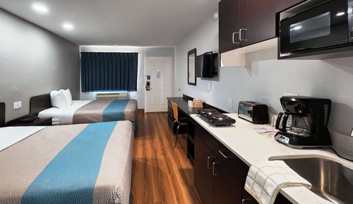 Deluxe Room, 2 Queen Beds, Non Smoking