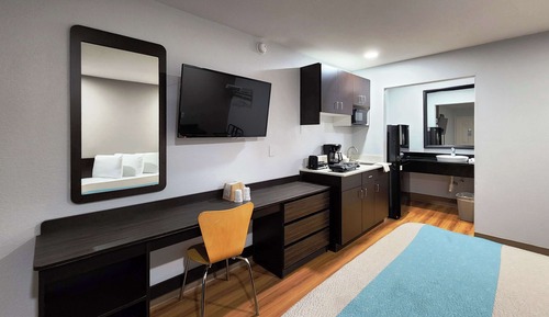 Deluxe Room, 1 King Bed, Non Smoking, Kitchenette