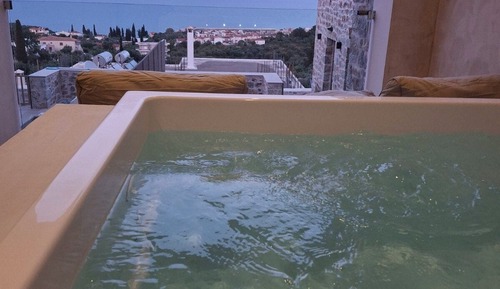 Luxury Suite, Hot Tub
