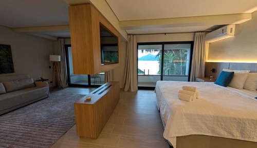 Luxury Suite, 1 King Bed, Sea Facing