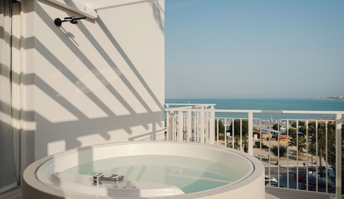 Panoramic Room