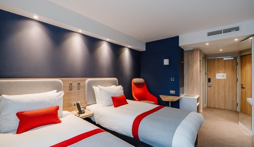 Standard Room, 2 Twin Beds (Street View, Free Hot Breakfast)