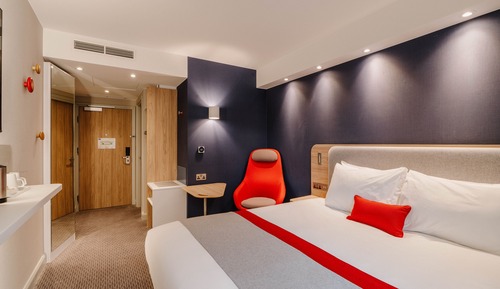Standard Room, 1 Queen Bed (Free Hot Breakfast)