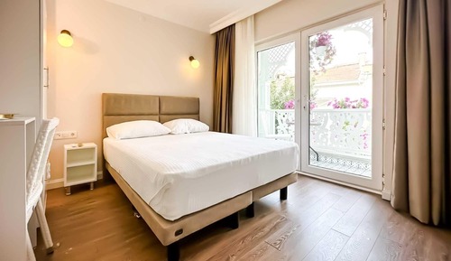 Standard Room, 1 Queen Bed, Balcony, City View