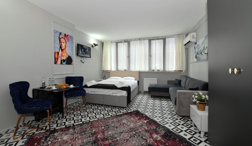 Deluxe Apartment