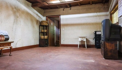 Room (Red-clay room)