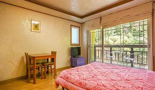 Room (Cloud)