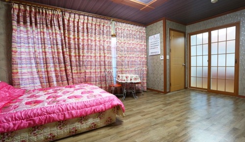 Room (Andromeda)