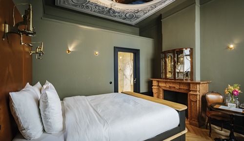 Deluxe Double Room (Antonie van Leeuwenhoek)