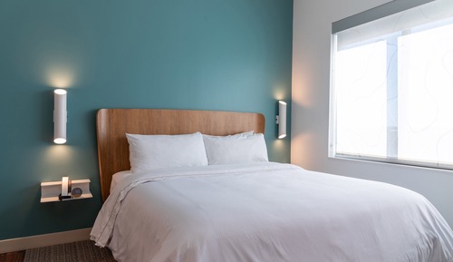 Standard Room, 1 King Bed (Hearing Accessible)