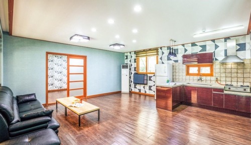 Room (Dalbit maru-1)