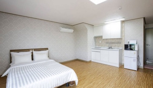 Room (Hesse 203)