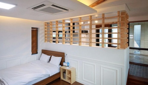 Room (Room 104)
