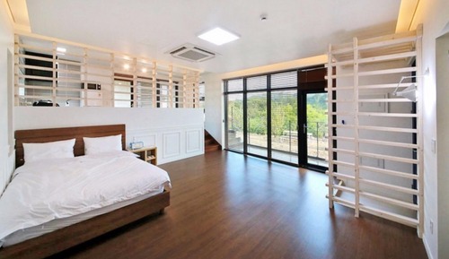 Room (Room 101)