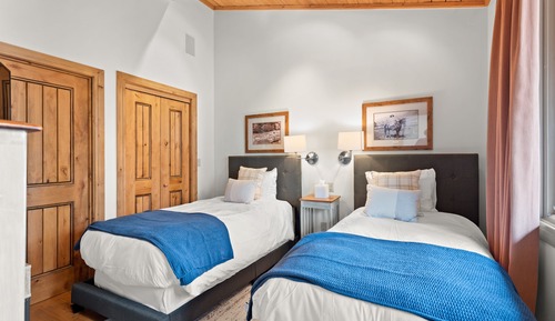 Condo, 2 Bedrooms