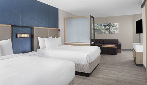 Studio Suite, 2 Queen Beds (Mobility Accessible, Tub)