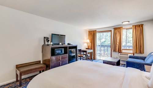 Standard Room ,1 Queen Bed, River View Balcony