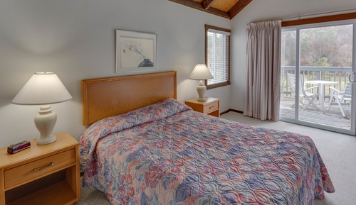 Chalet, 3 Bedrooms, 2 Bathrooms (Pedestal Unit)