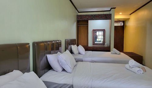 Family Room, Multiple Beds, Private Bathroom, Lake View