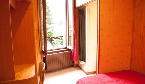 Double Room, 1 Double Bed (CHBR Double + Douche & SDB commune)