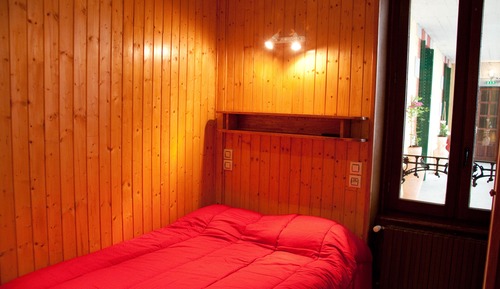 Double Room (CHBR Double + Toilettes & SDB commune)