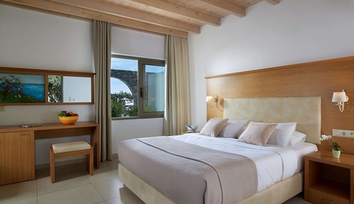 Deluxe Triple Room, Garden View