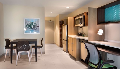 Single Room, 1 King Bed, Accessible, Non Smoking (Roll-In Shower)