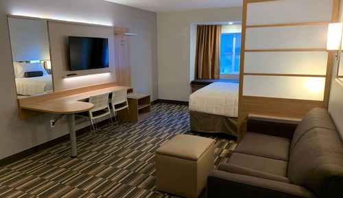 Suite, 1 Queen Bed, Accessible, Non Smoking (Mobility/Hearing Impaired)