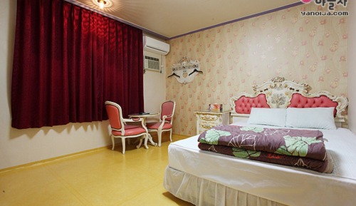 Room (Western-style room (square))
