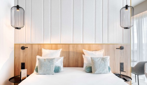 Standard Room, 1 King Bed