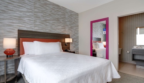 Suite, 1 Queen Bed, Accessible, Non Smoking (Hearing)